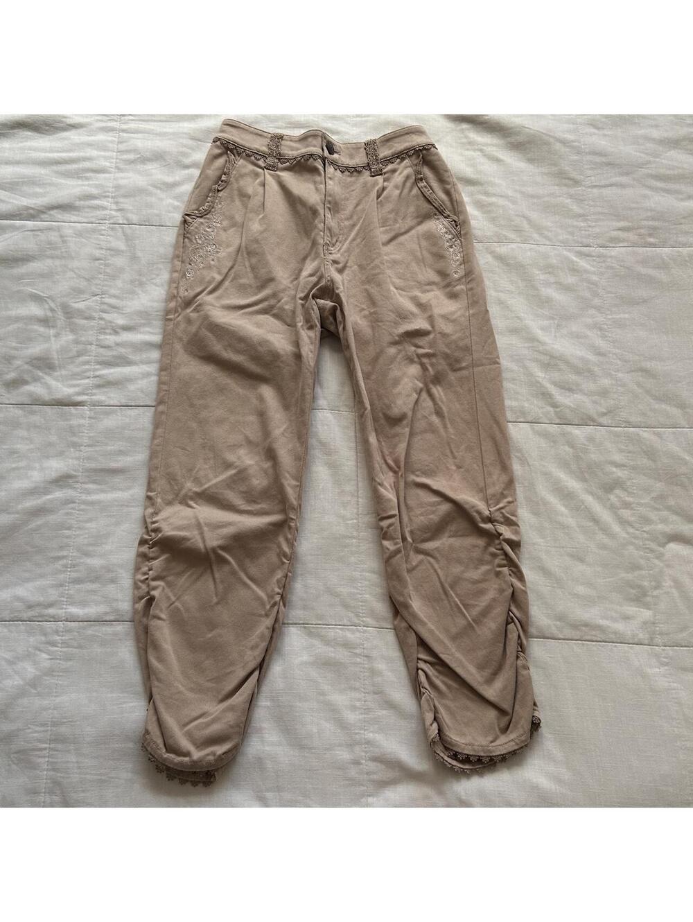 Axes Femme Taupe Beige Floral Embroidered Lace Trim Capri Pants Cropped M Japan
